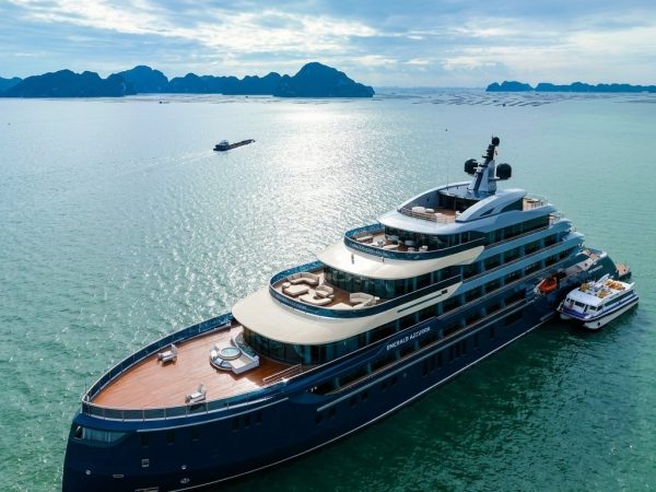Du thuyền Emerald Azzurra